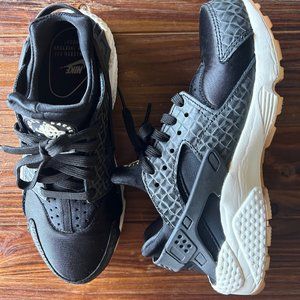 Nike Huarache Run Black Snakeskin Women 7